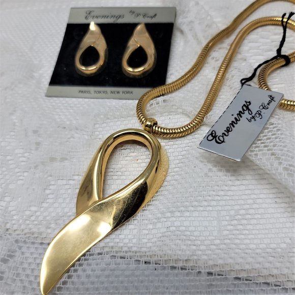 Vintage Necklace & Earring Set Goldtone Pierced Earrings - Picture 2 of 8